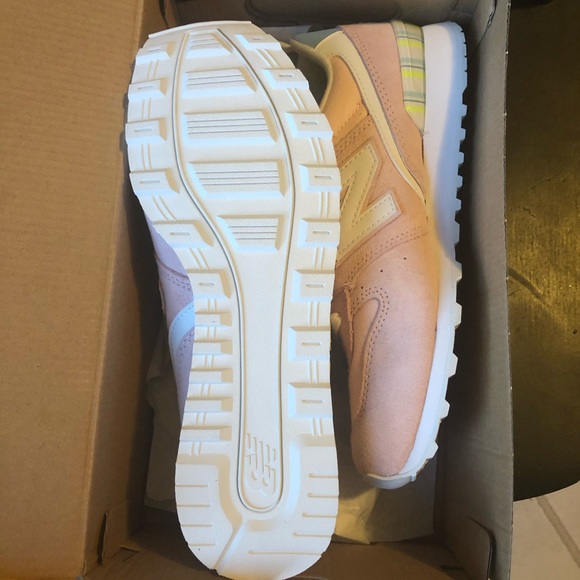 BRAND NEW pink suede new balances - Picture 2 of 4